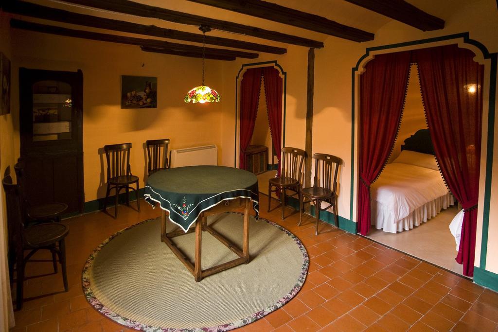 Marques De Valdeolivo Villa Tronchon Room photo